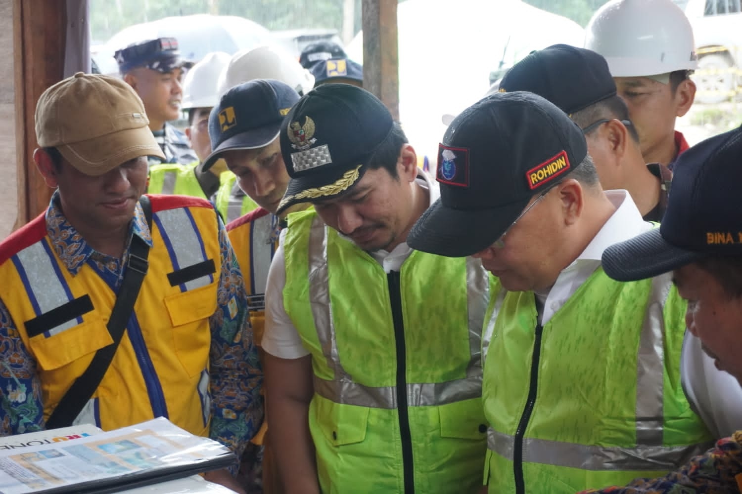 Pemkab Bengkulu Utara Tinjau  Pembangunan Jalan Trans Enggano