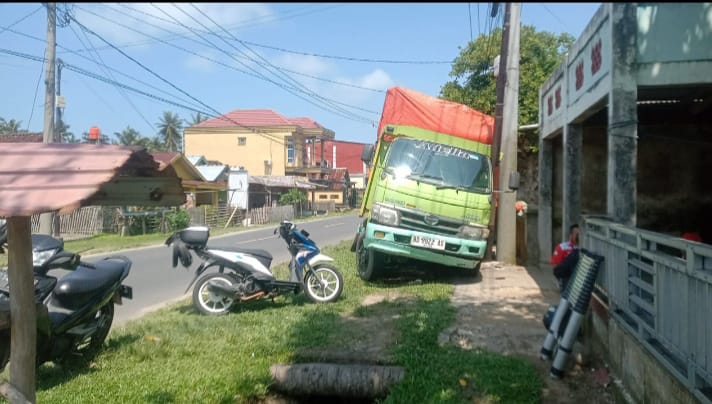 Diduga Sopir Ngantuk, Ini Penyebab Laka Lantas di Desa Binjai Kaur