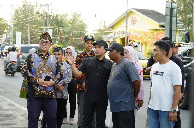 Terang Benderang, Walikota Pasang 226 Unit Lampu Bertegangan   220 Watt Sepanjang Pantai Panjang
