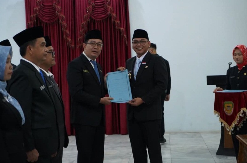 Dilantik Bupati Seluma, Cahyo Jabat Kadis Kominfosantik,   Sumiati Jadi Kepala DP3AP2KB