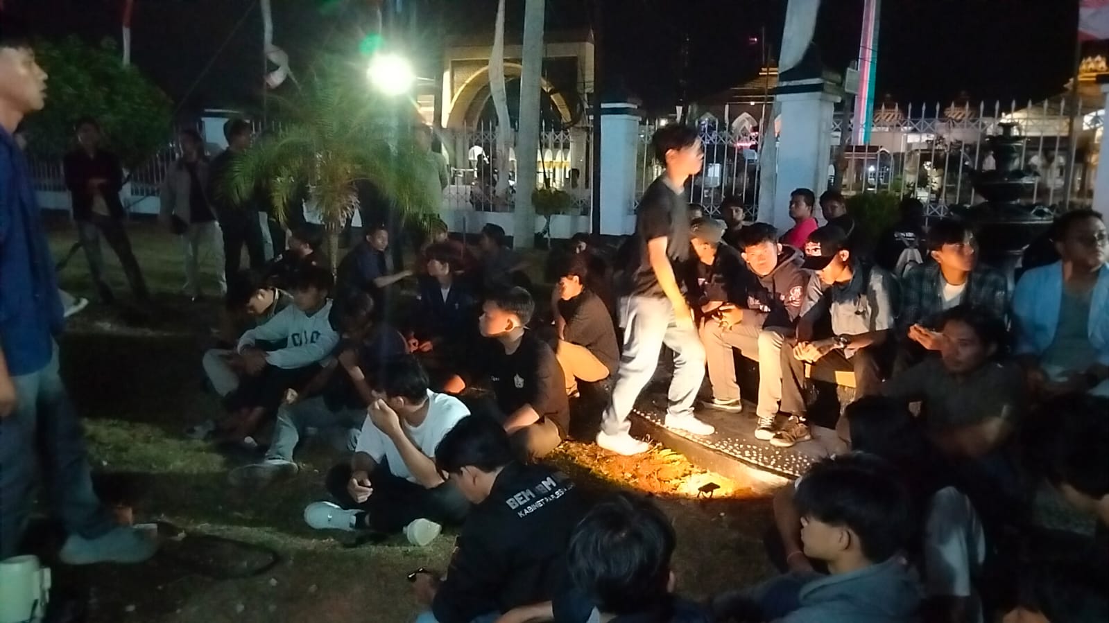 Mahasiswa BEM UNIB Geruduk Kantor DPRD Suarakan Kegelisahan Dinasti Politik dan Penolakan DPR Atas Putusan MK