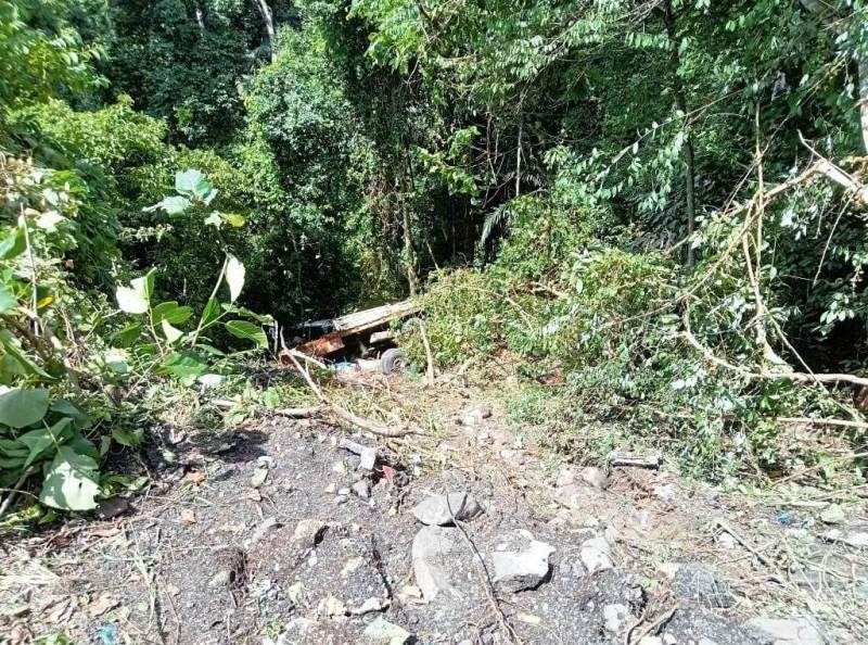 Tidak Kuat Menahan Beban Saat Turuni Tebing Batu, Sopir  Pengangkut Pupuk Terjun ke Jurang