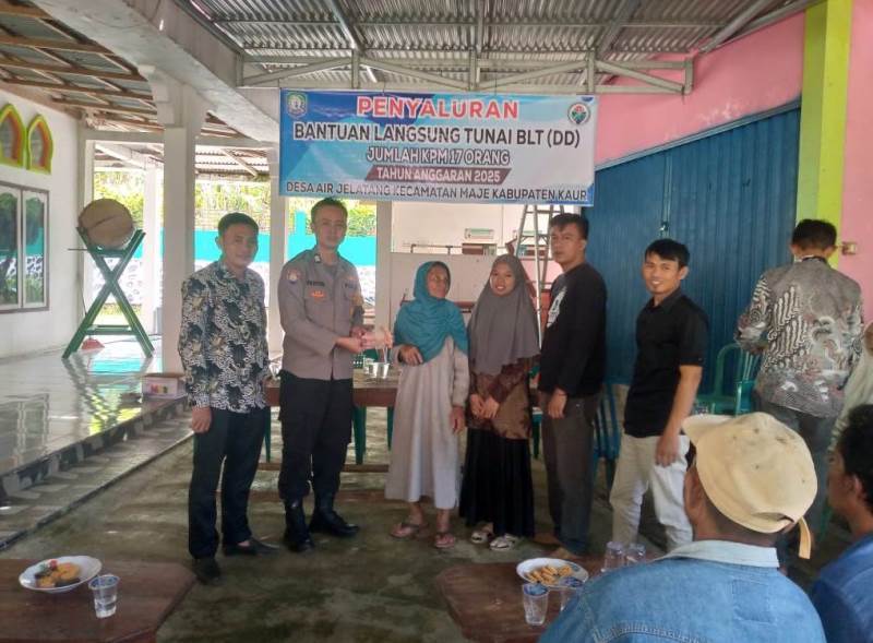 Pemerintahan Desa Air Jelatang Salurkan BLT DD kepada 17 KPM 