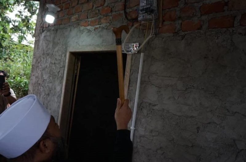 Dapat Listrik Gratis, Gubernur dan Wakil Gubernur Bengkulu Cek Rumah Warga Pasar Ujung Kepahiang