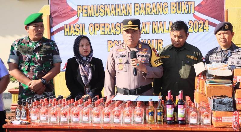   Hasil  Operasi Pekat Nala II, Polres Kaur Musnahkan Barang Bukti 