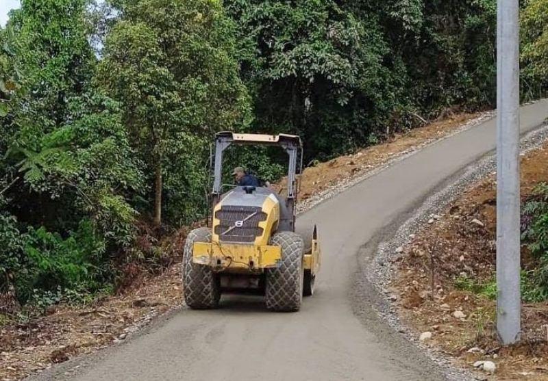 Jalan  di UPT Air Sulian Kedurang Akhirnya  Dihotmix,  Pemasangan Jaringan Listrik Dikabulkan