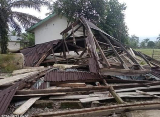 Kondisi SDN 178 Seluma Memprihatinkan, Perumahan Guru Roboh, Ruang Kelas Bocor dan Nyaris Ambruk