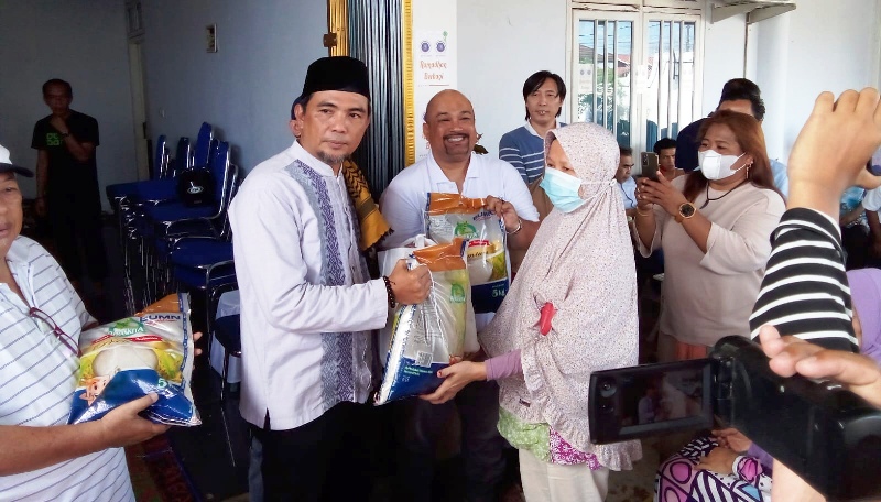 Sukses di Kepahiang, IKA UII Bengkulu Bagikan 200 Paket Bapok 