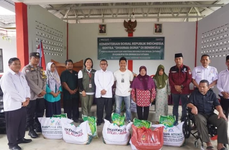 Pemkab Bengkulu Utara Salurkan Bantuan Atensi Kemensos RI
