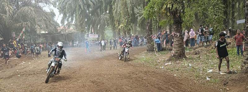 Seru dan Meriah, 150 Peserta Motor Cross Ojek Sawit Beraksi  di Lunjuk