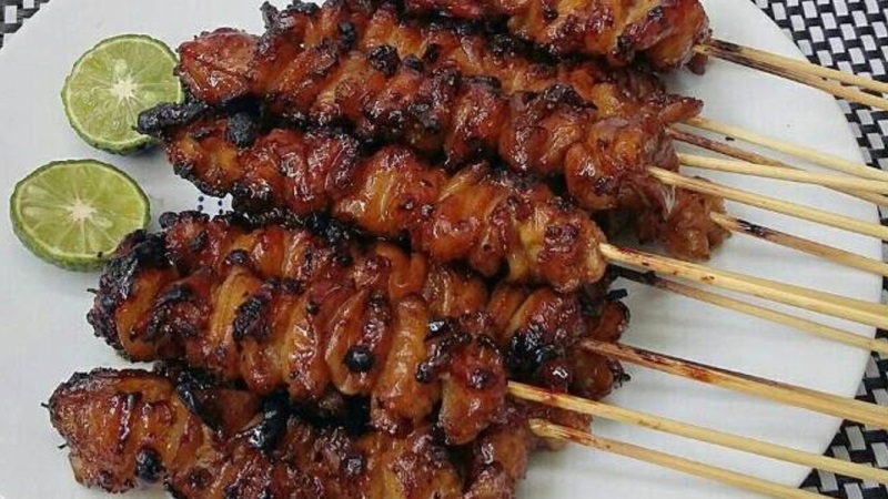 Ini Rahasia Sate Kulit Ayam Krispi yang Enak Nan Kenyal