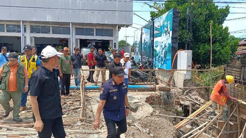 Jembatan di Kelurahan Kebun Tebeng Ditargetkan  Selesai Pertengahan November 2025