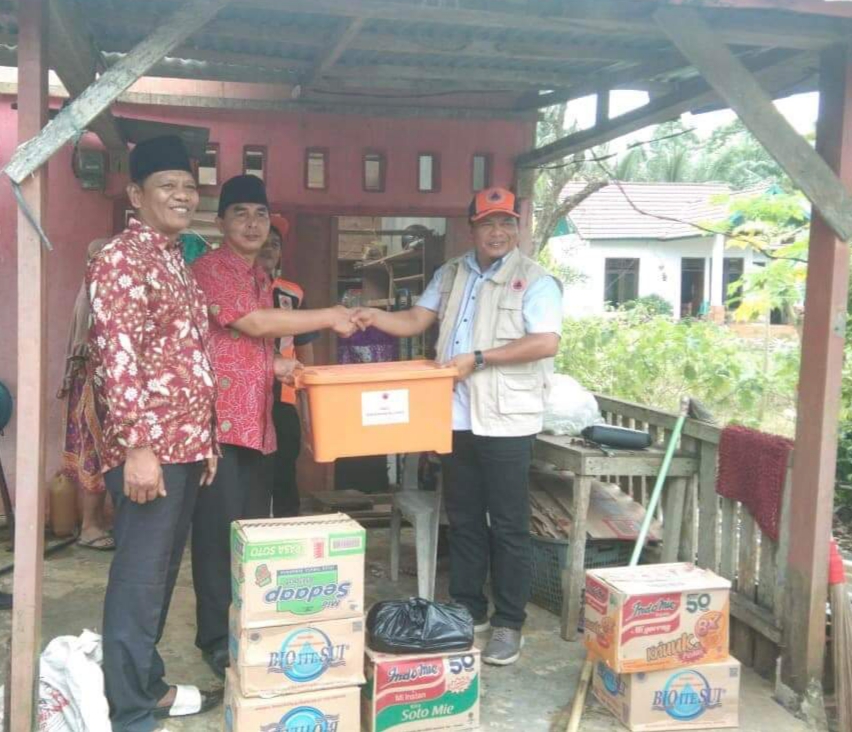 BPBD Seluma Serahkan Bantuan kepada Korban Badai