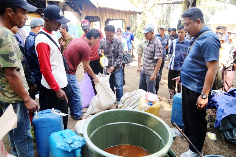 Bank Indonesia Bengkulu Libatkan 65 Kelompok Petani Aren Fasilitasi Pelatihan Limbah Gula Aren Menjadi Pupuk 