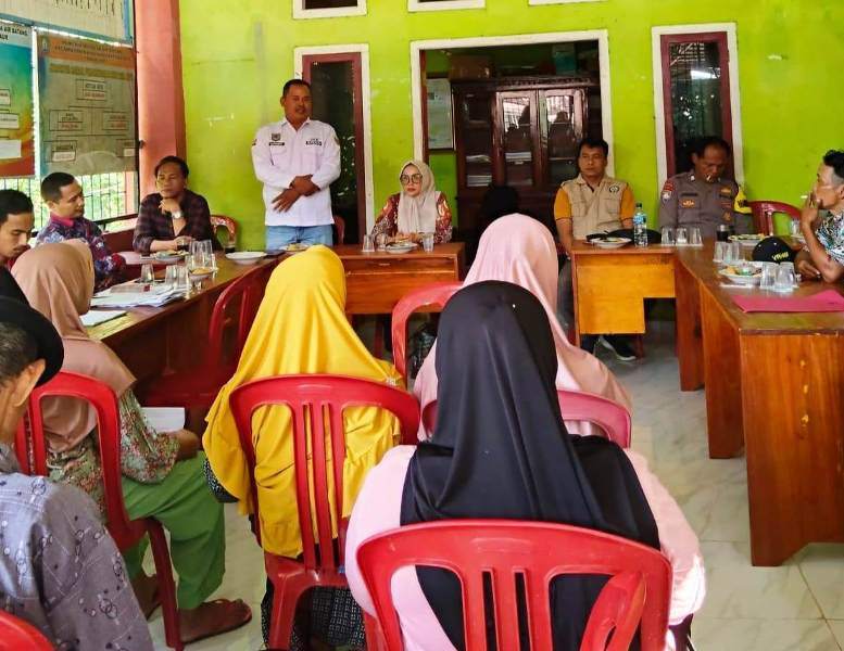 Lancar, Kepala Desa Salurkan BLT DD Tahap II  di  Air Batang