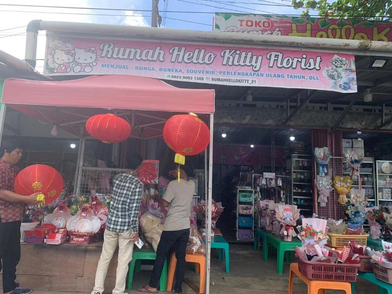  Warga Bengkulu  Serbu Toko dan Rumah Penjual Pernak Pernik Imlek dan Valentine