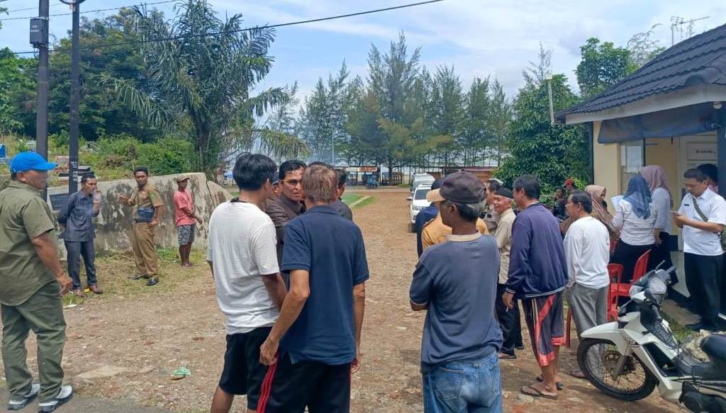 Jalan Penghubung Kelurahan Tengah Padang Menuju Pantai Zakat Memiliki Potensi Pariwisata