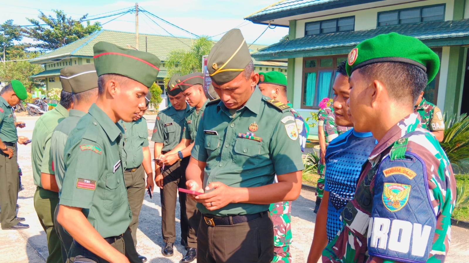 Berantas Judi Online, Kodim 0428/Mukomuko Periksa Handphone Anggota, Ini Perintah Pangdam Sriwijaya