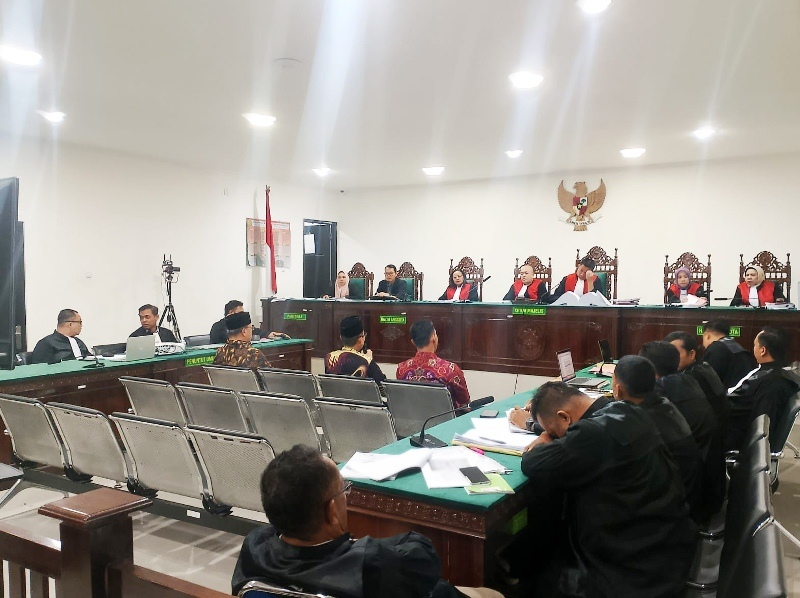 Menyesal, Tangis Rohidin Pecah Saat Sidang, Akui Semua Dakwan
