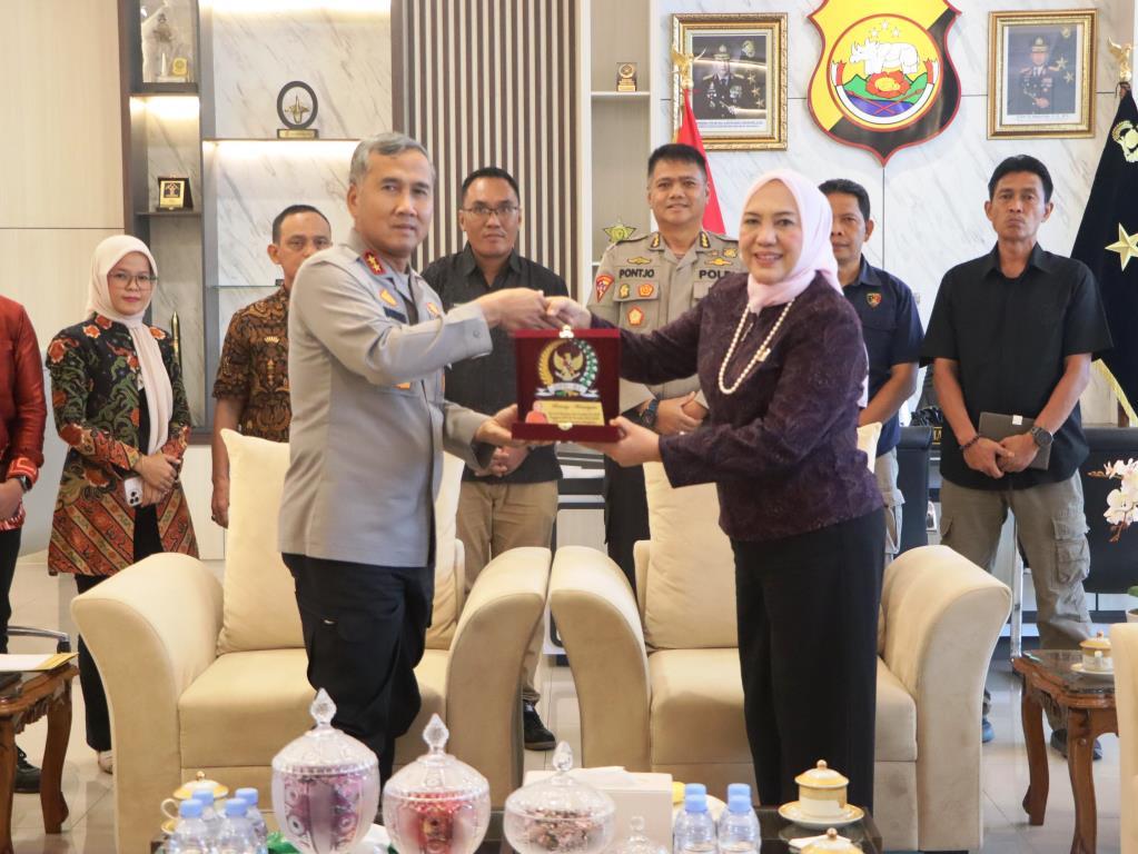  Senator Hj. Leni Haryati John Latief kunjungi Kapolda Bengkulu