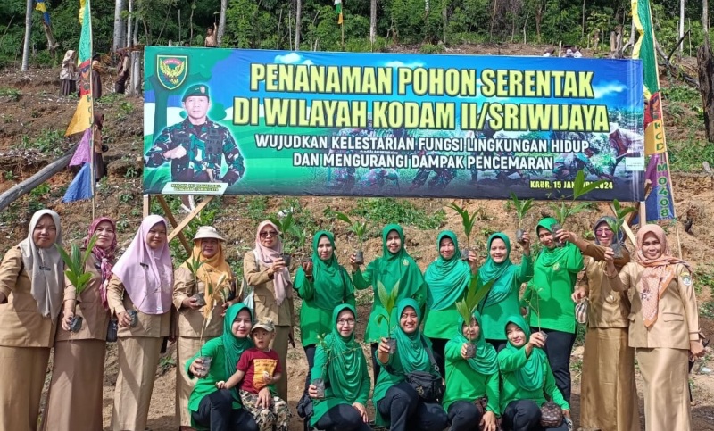 Kodim 0408 Bengkulu Selatan-Kaur Bersama Komponen Masyarakat Gelar Aksi Penanaman Pohon