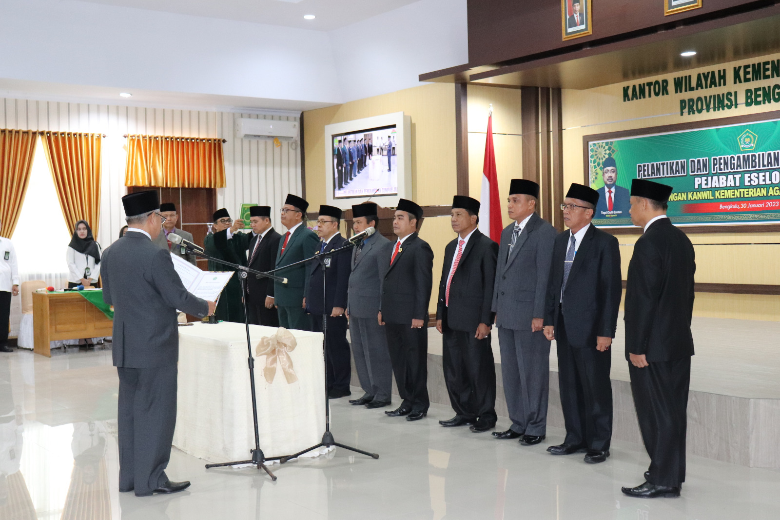 Kakanwil Kemenag Bengkulu Lantik Delapan Pejabat Administratur, Lima Diantaranya Kepala Kantor