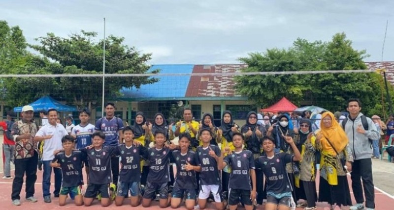 Klub Bola Voli MTs Qaryatul Jihad Benteng Raih Juara I Pertandingan Voli Tingkat Provinsi Bengkulu