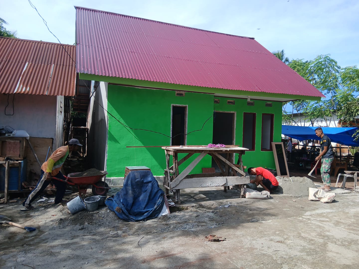 Satgas TMMD Ke-124 Kodim 0408/BS  Bersama Warga Kejar finishing RTLH