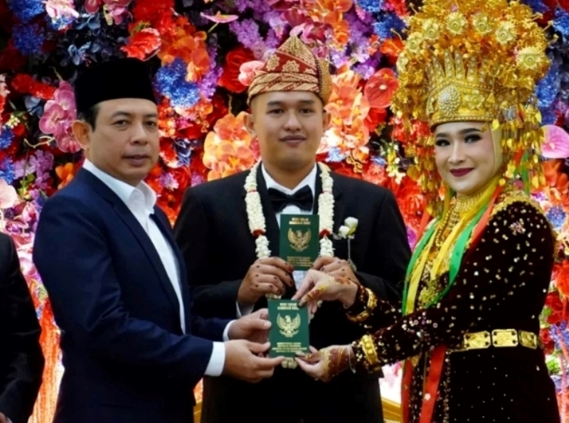 Dekat dengan Rakyat,  Walikota Bengkulu Jadi Saksi Nikah Kian Populer