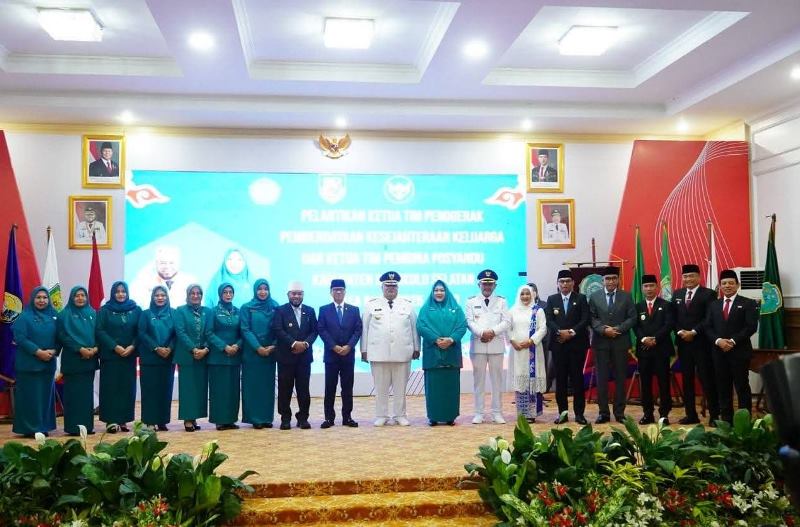Kompak, Walikota dan Istri Hadiri Pelantikan TP PKK  dan Ketua Tim Pembina Posyandu Bengkulu Selatan