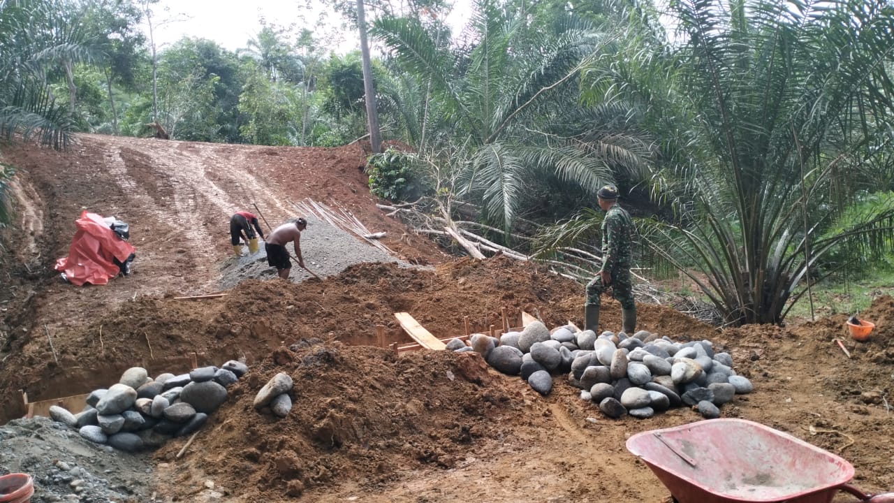 Satgas TMMD Ke-124 Kodim 0408/BS, Kebut Pengecoran Plat Decker