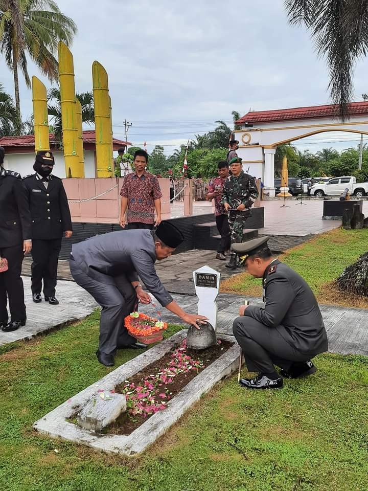  Pemkab  Bengkulu Utara Ziarah TMP Ratu Samban