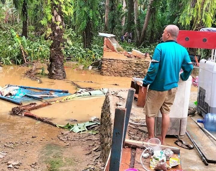  Perjuangkan Bangun Rumah   yang Rusak Akibat Banjir