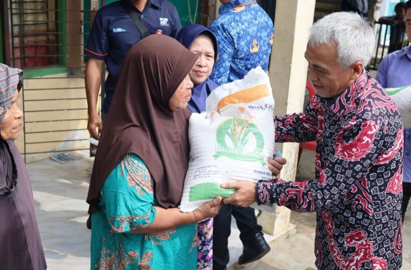 Pemkab Bengkulu Tengah Salurkan Bantuan Pangan Tahap II 