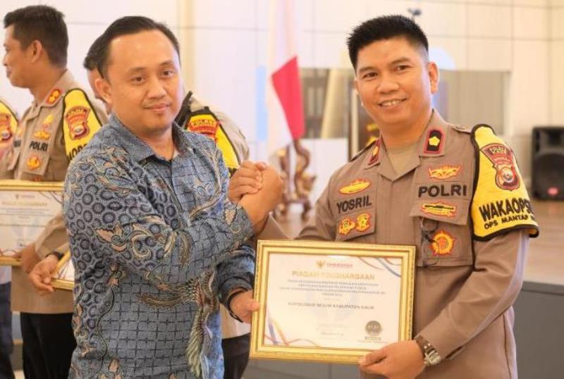 Tingkat Kepatuhan Tinggi, Polres Kaur Dapat Piagam Penghargaan dari Ombudsman RI 