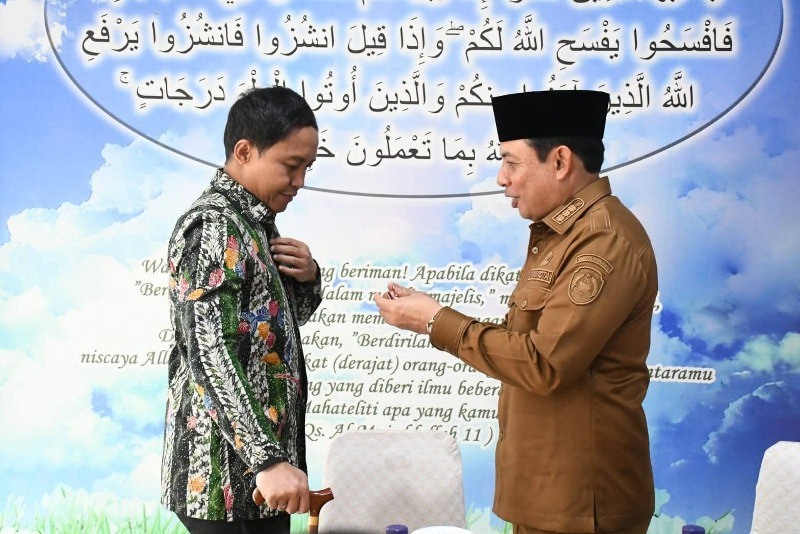 Walikota Bengkulu Berikan Kado Spesial untuk Menteri Kehutanan 