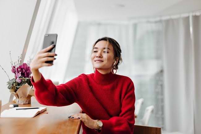 10 Tips Memilih Ponsel dengan Kamera Selfie Terbaik, Apa yang Harus Diperhatikan Selain Megapiksel?