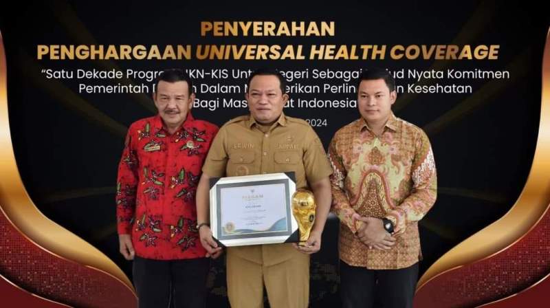 Alhamdulillah, Bupati Seluma Terima Penghargaan UHC Kesejahteraan Masyarakat