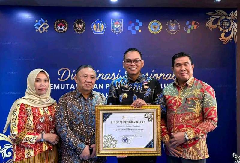 Seluma Dapat Penghargaan Pencatatan dan Pemutakhiran Pendataan Keluarga Tercepat