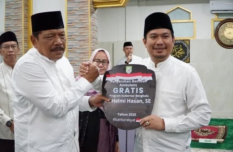 Wakil Gubernur Bengkulu Serahkan  Ambulan Gratis kepada Bupati Bengkulu Utara