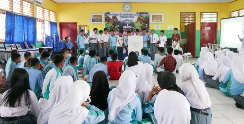 Siswa SMAN 1 Kota Bengkulu   Siap Menjaga dan Menyelamatkan Lingkungan