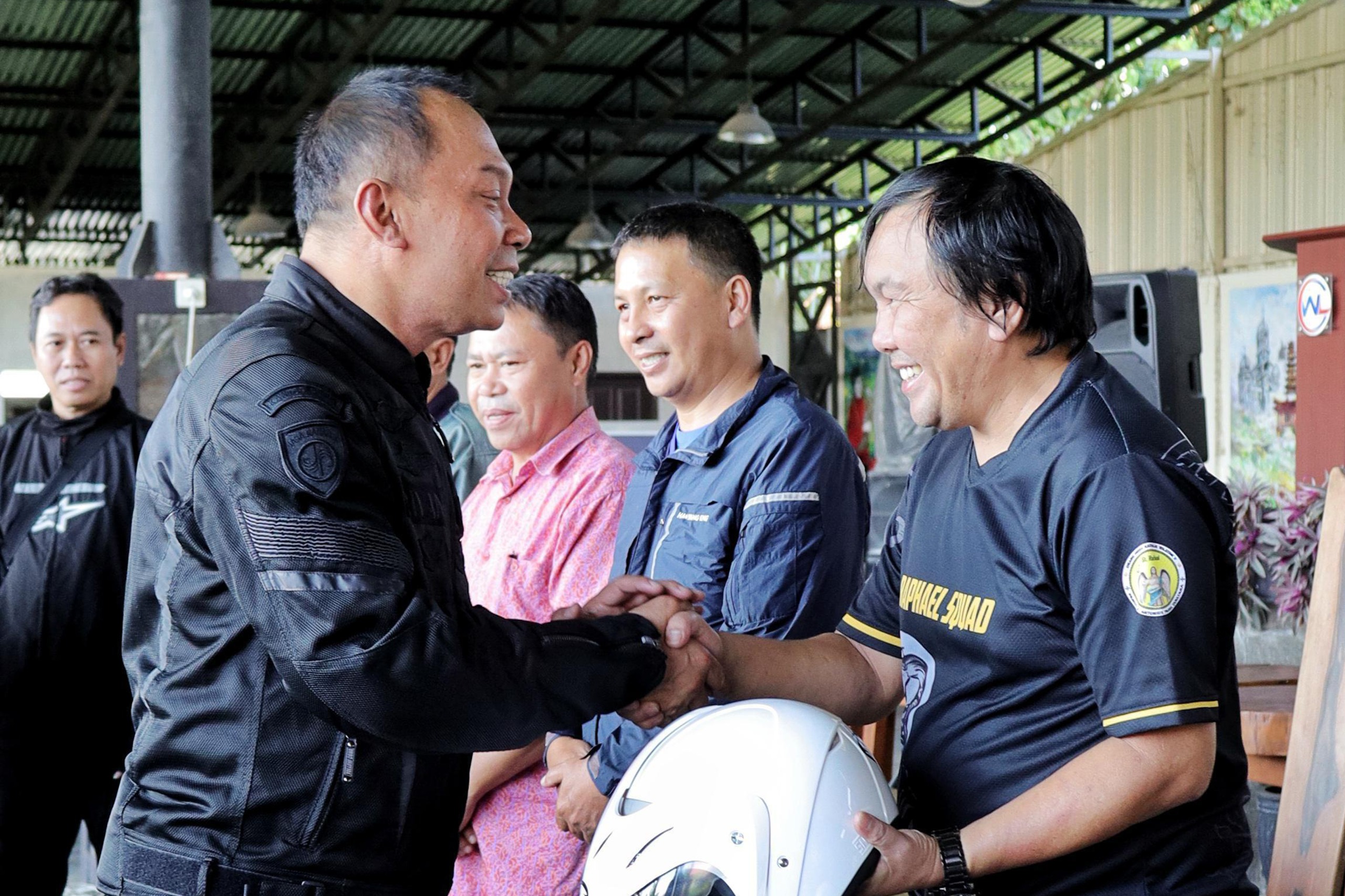 Jasa Raharja Bersama Komunitas Motor Tomohon Gelar Safety Riding dan Pembersihan Rambu Lalu Lintas