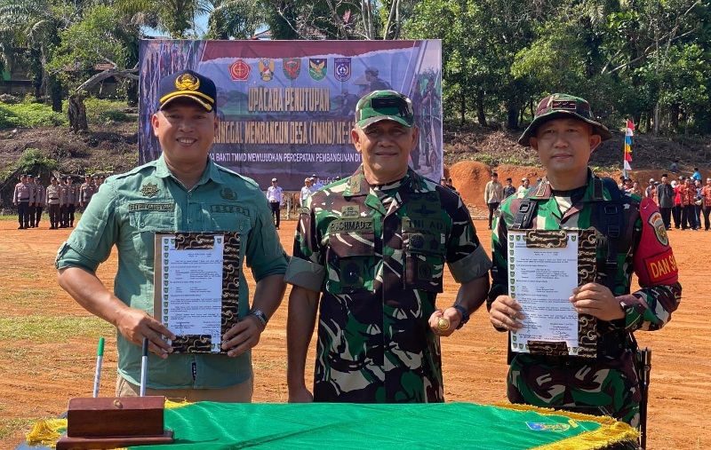 Danrem 041 Gamas Tutup  Kegiatan Tentara Manunggal Membangun Desa  di  Bukit Tinggi 