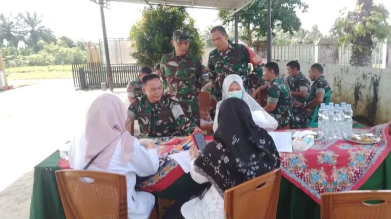 Anggota Koramil 408-05 Manna Laksanakan Pengecekan Penyakit Diabetes Militus