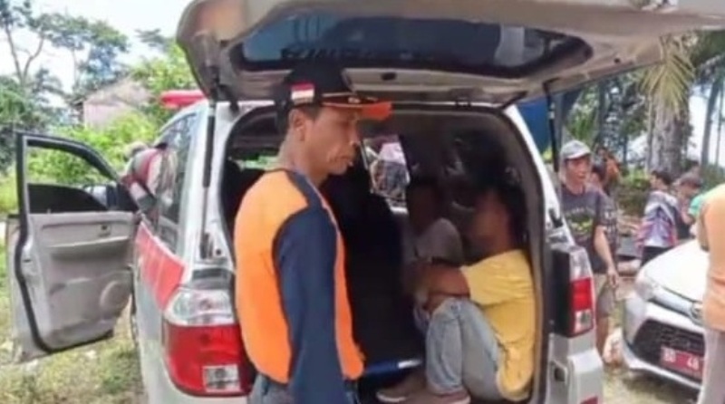 Korban Tersangkut di Palung Sungai Sambat, Tim Gabungan BPBD Kaur Berhasil Menemukan Korban Hanyut 