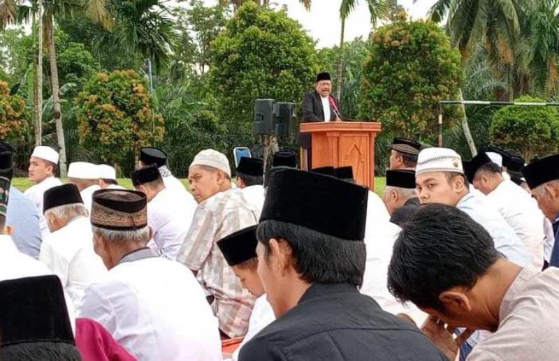 Bawa Rombongan, Bupati Mian Shalat Idul Adha 1445 H Bersama Warga di Karang Pulau