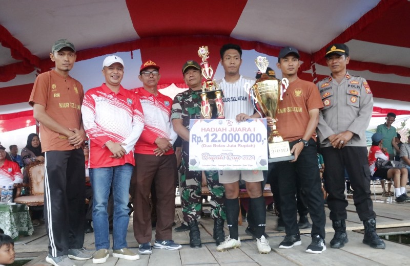 Ditutup Bupati Kaur, Kecamatan Kaur Selatan Bawa Piala Bergilir Bupati Cup 2024 