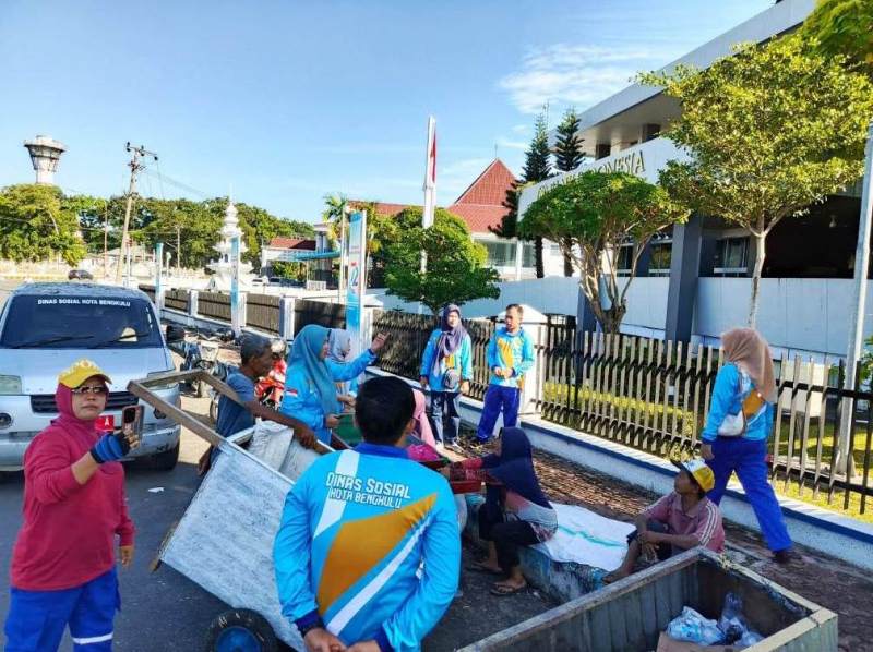 Dinas Sosial Kota Bengkulu Lakukan Pendataan  para Pemulung