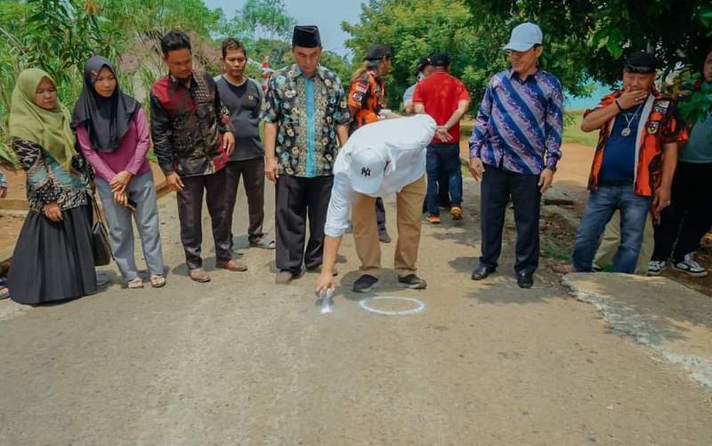 Bupati Seluma Beri Titik Nol Pembangunan Jalan Mulus di 7 Kecamatan