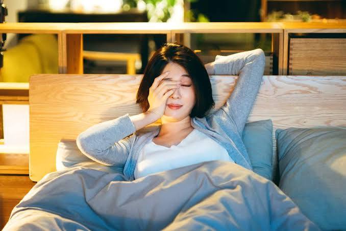 Mengurangi Overthinking Sebelum Tidur Lakukan 3 Tips Berikut Ini 